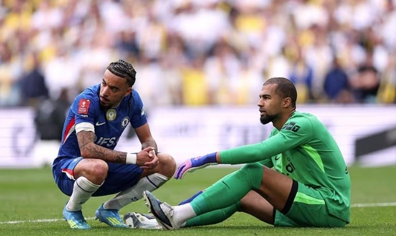 开云-邮报：恩佐想和麦克法兰沟通，随即示意桑切斯倒地接受治疗